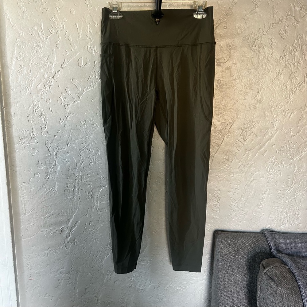 Outdoor Voices Zoom 7/8 Legging in Tea Tree